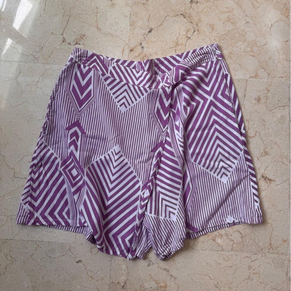 Size 10 Valija Purple and White Patterned Skirt
